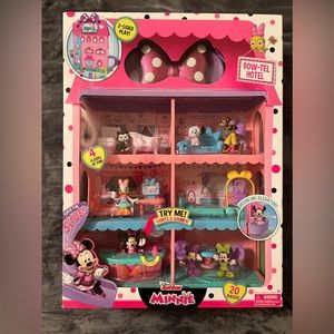 Disney Junior Minnie Bow-Tel Hotel with Lights and Sound is New in original box